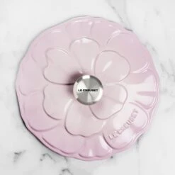 Le Creuset Signature Cast Iron 2.25-quart Shallot Petal Braiser -Zwilling Shop DSC 8331 27ec5ae9 cedc 4372 96f7 4f15905dcbca