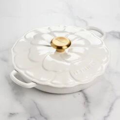 Le Creuset Signature Cast Iron 2.25-quart White Petal Braiser -Zwilling Shop DSC 8332