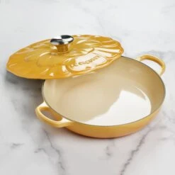 Le Creuset Signature Cast Iron 2.25-quart Honey Petal Braiser -Zwilling Shop DSC 8340