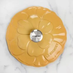Le Creuset Signature Cast Iron 2.25-quart Honey Petal Braiser -Zwilling Shop DSC 8343