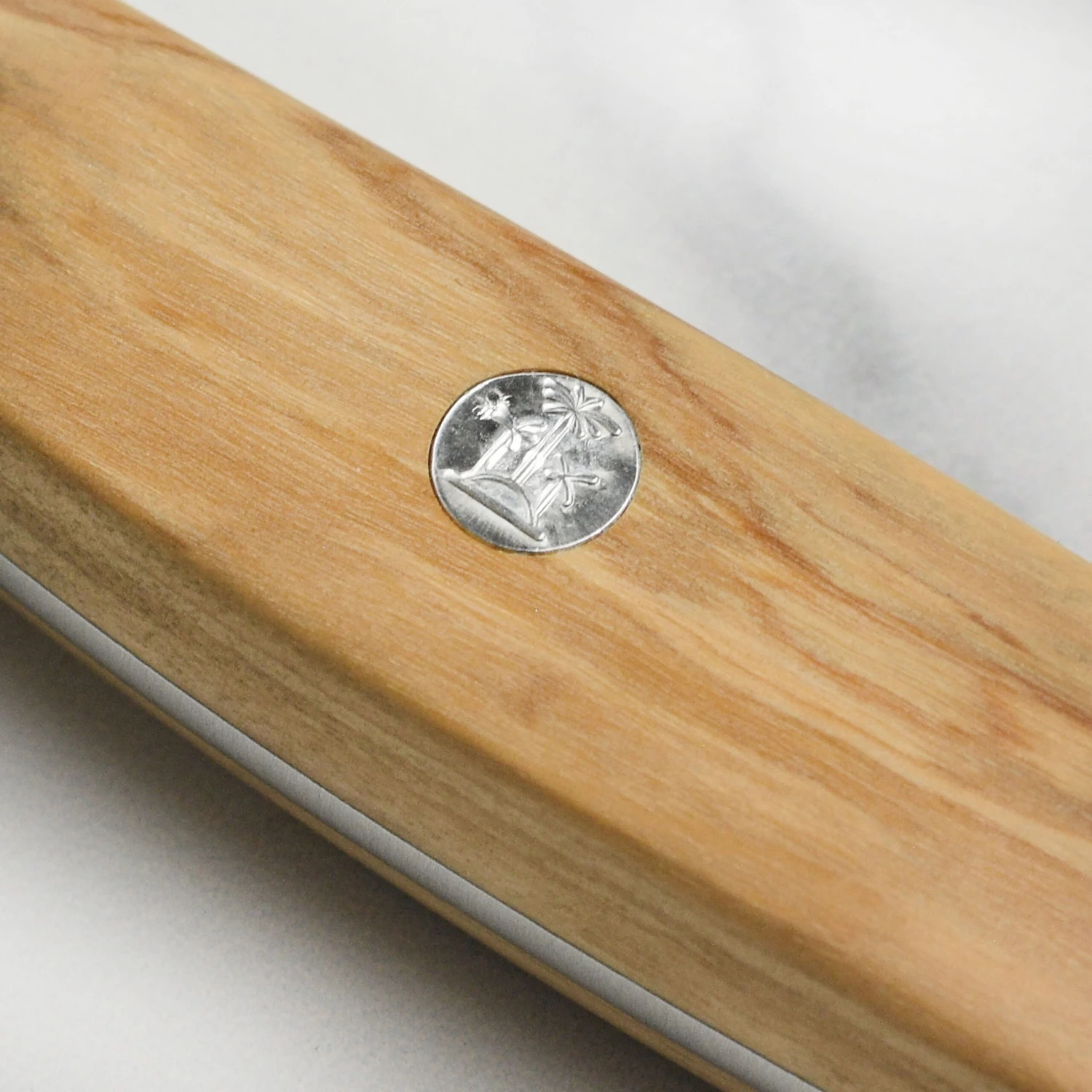 Franz Gude 12.6" Large Bread Knife With Olive Wood Handle, Left-Handed 7 Franz Gude 12.6" Large Bread Knife With Olive Wood Handle, Left-Handed - Image 5