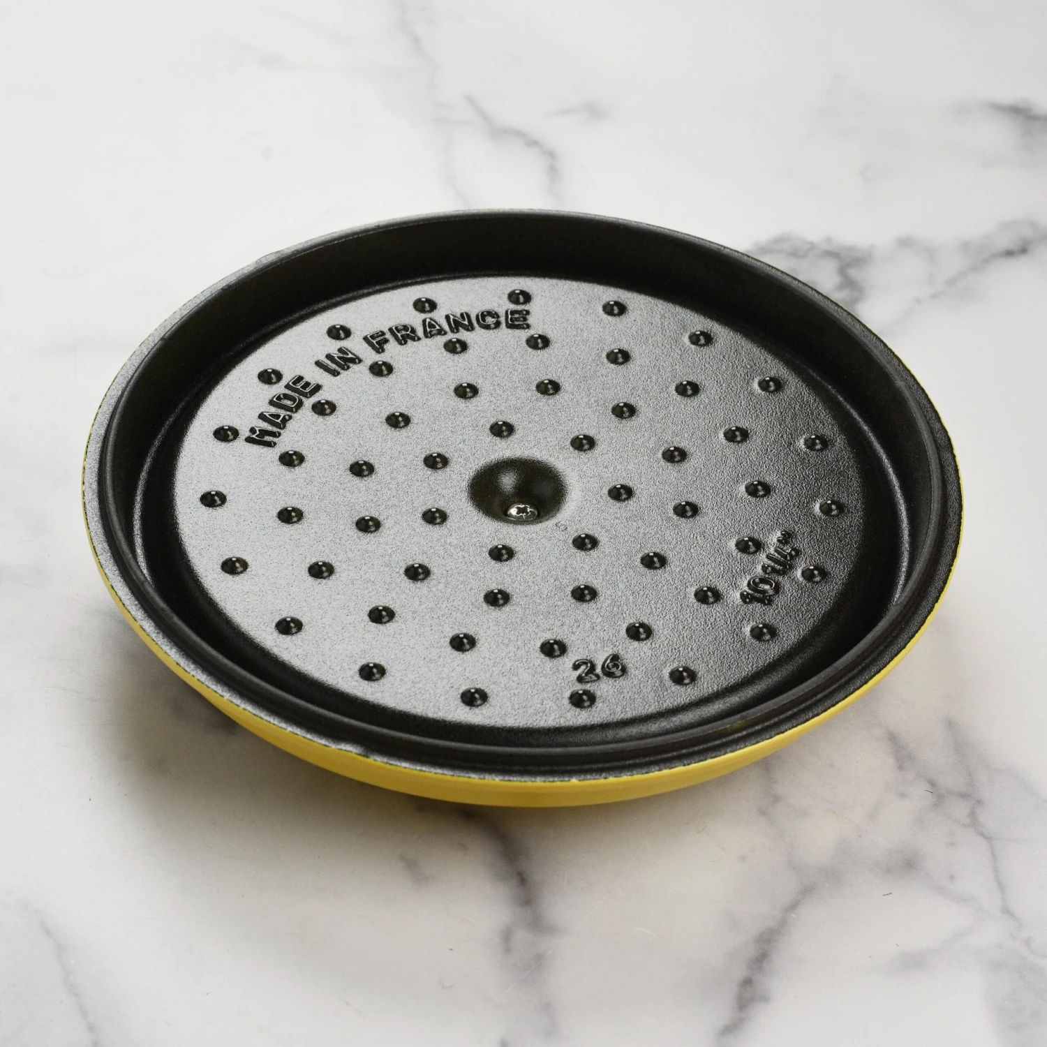 Staub 5.5-quart Citron Round Dutch Oven 6 Staub 5.5-quart Citron Round Dutch Oven - Image 4