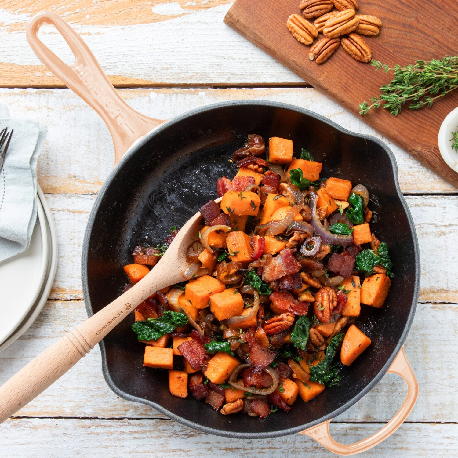 Le Creuset Signature Cast Iron 10.25" Peche Skillet 4 Le Creuset Signature Cast Iron 10.25" Peche Skillet - Image 2