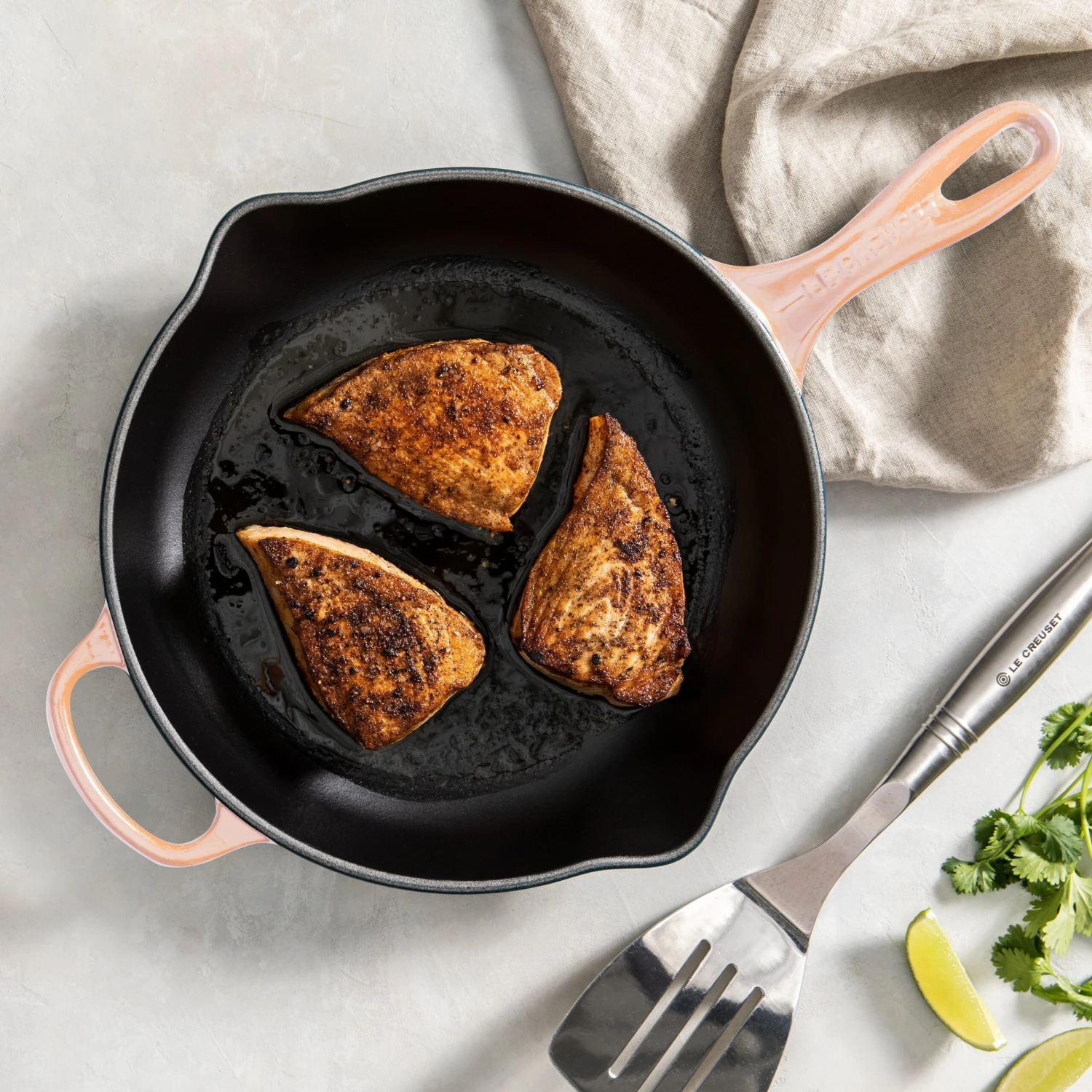 Le Creuset Signature Cast Iron 11.75" Peche Skillet 9 Le Creuset Signature Cast Iron 11.75" Peche Skillet - Image 7